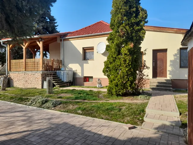 Eladó ház Kővágószőlős 140 nm