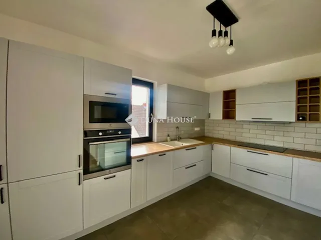 Eladó lakás Pécs, Boszorkány út 115 nm