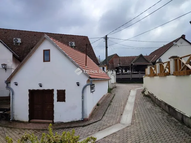 Eladó kereskedelmi és ipari ingatlan Villány 40 nm