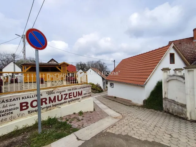 Eladó kereskedelmi és ipari ingatlan Villány 40 nm