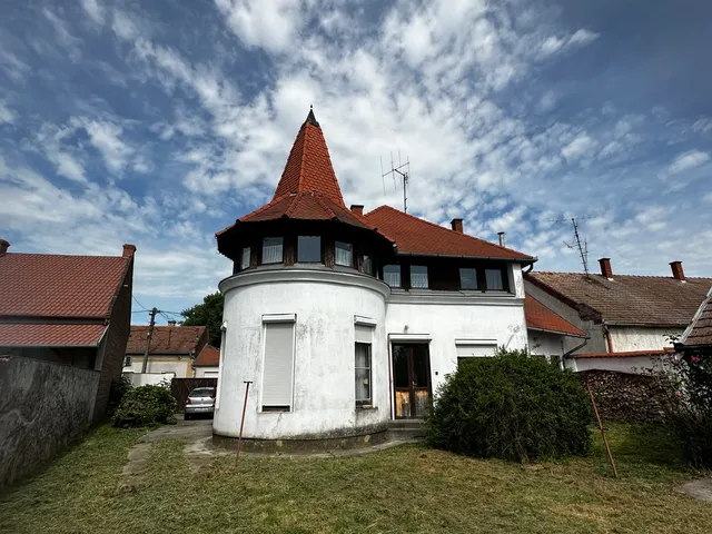 Eladó ház Szigetvár 280 nm