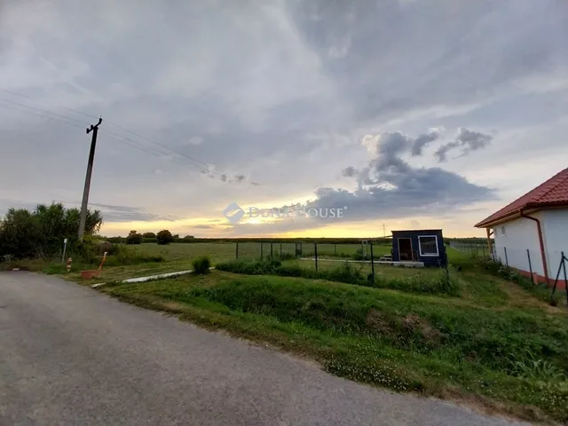 Eladó telek Pécsudvard, Miklósi Gyula utca 1087 nm
