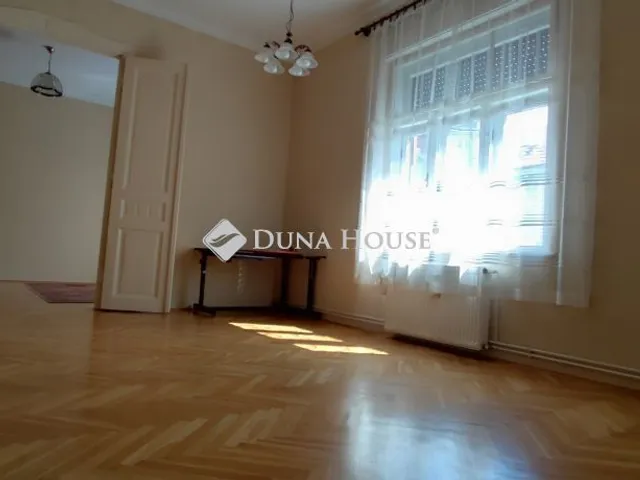 Kiadó lakás Pécs, Rákóczi út 120 nm