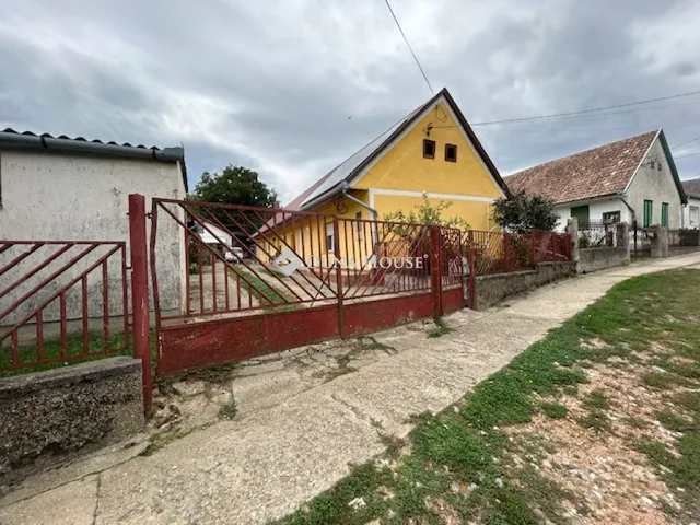 Eladó ház Aparhant 99 nm
