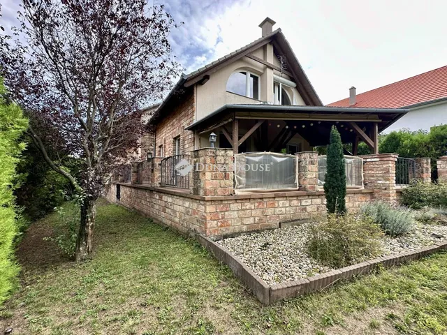 Eladó ház Pécs 300 nm