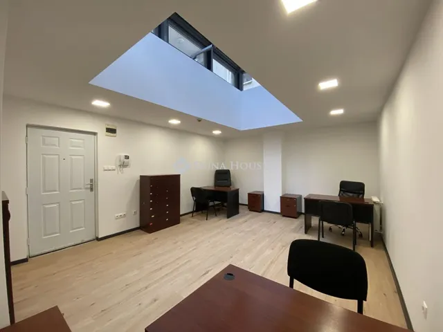 Kiadó kereskedelmi és ipari ingatlan Pécs, Király utca 26 nm