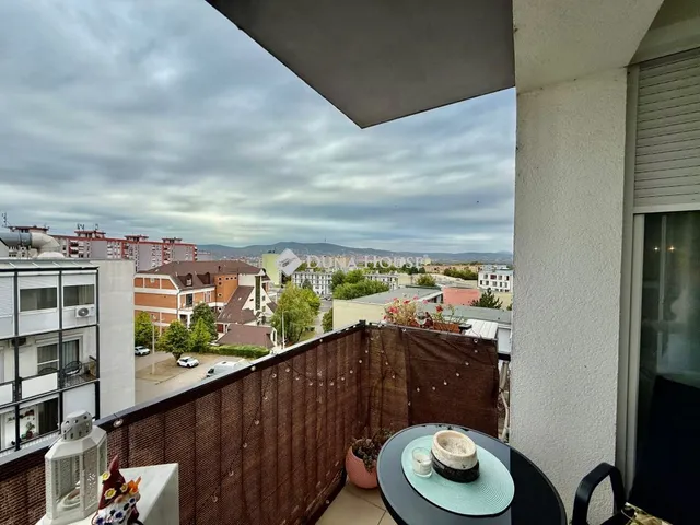 Eladó lakás Pécs, Fellbach utca 72 nm