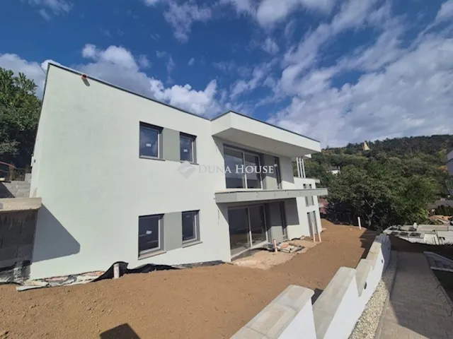 Eladó lakás Pécs, Somfa utca 84 nm