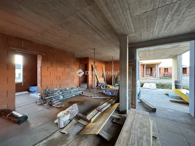 Eladó lakás Kozármisleny 165 nm