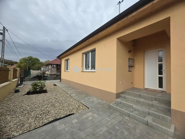 Eladó ház Szekszárd, Viola utca 116 nm