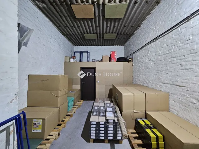 Kiadó kereskedelmi és ipari ingatlan Pécs, Megyeri út 427 nm