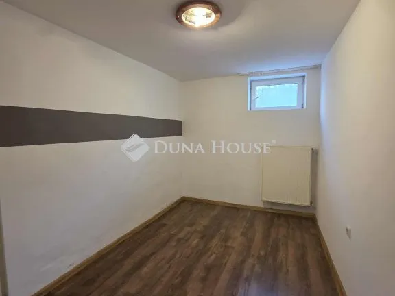 Eladó lakás Pécs, Csillag utca 76 nm