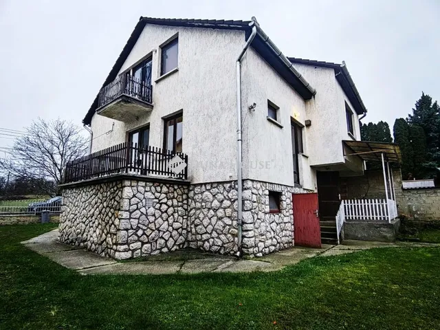 Eladó ház Bonyhád, Fazekas Mihály utca 200 nm