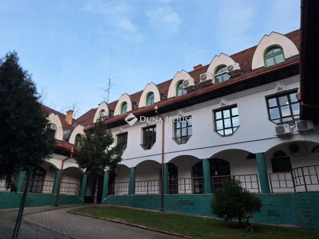 Eladó kereskedelmi és ipari ingatlan Pécs 35 nm