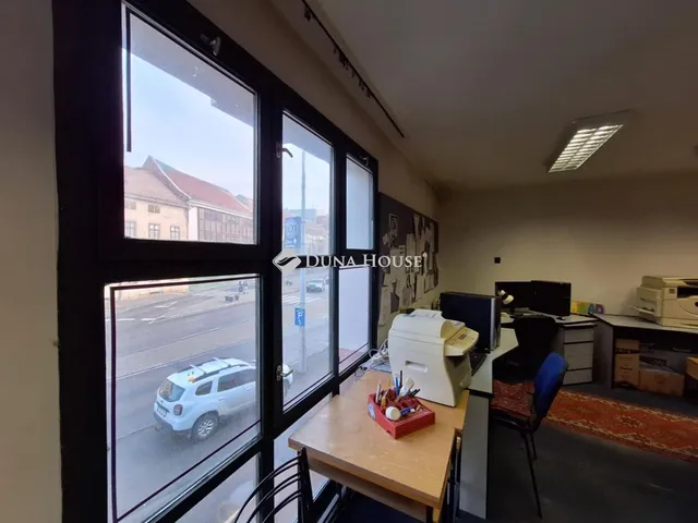 Eladó kereskedelmi és ipari ingatlan Pécs 35 nm