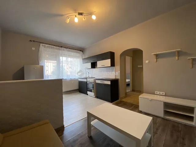 Eladó lakás Komló, Alkotmány utca 40 nm