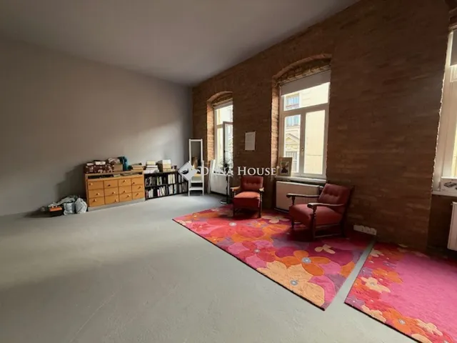 Eladó lakás Pécs, Anna utca 162 nm