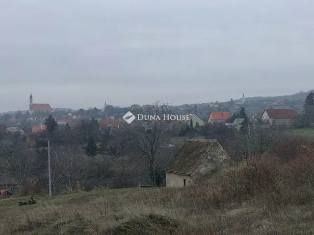 Eladó telek Pécsvárad 4004 nm