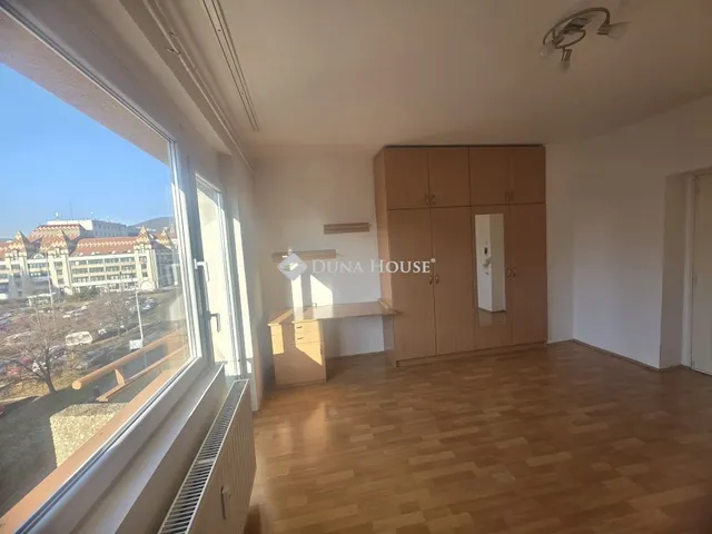 Eladó lakás Pécs 32 nm