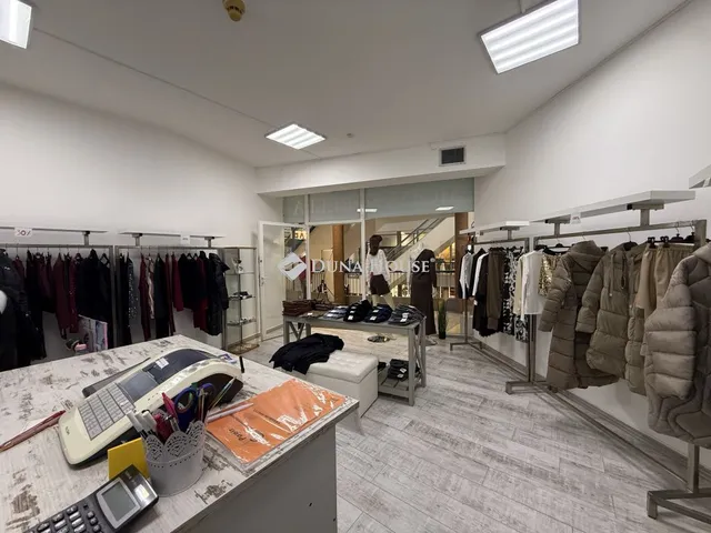 Eladó kereskedelmi és ipari ingatlan Pécs, Bajcsy-Zsilinszky utca 28 nm