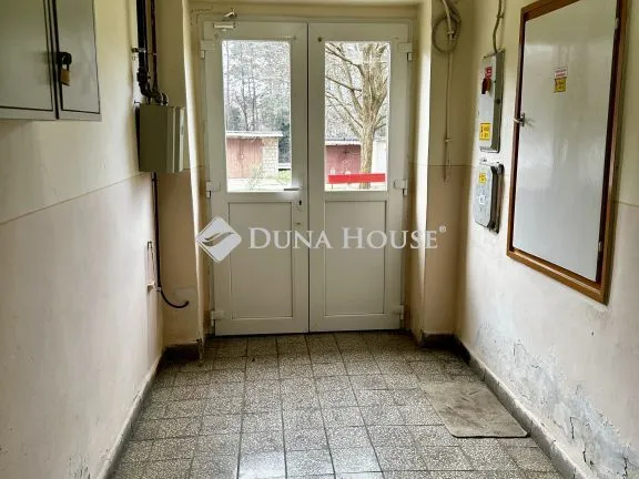 Eladó lakás Komló, Jó szerencsét utca 38 nm