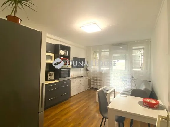 Eladó lakás Pécs, Maléter Pál út 59 nm