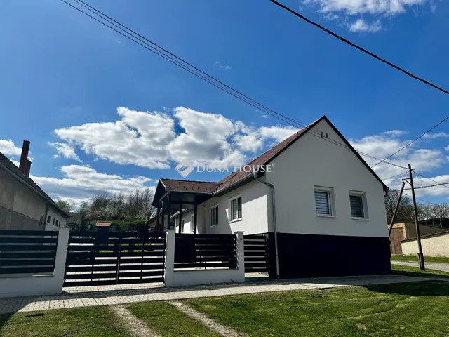 Eladó ház Szűr 140 nm