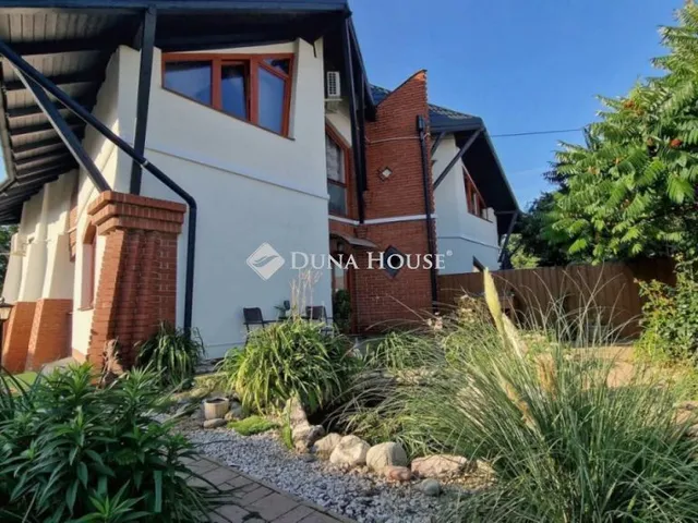 Eladó ház Pécs, Szövőgyár utca 275 nm