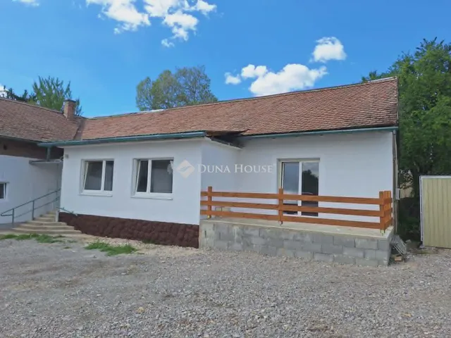 Kiadó kereskedelmi és ipari ingatlan Pécs 89 nm