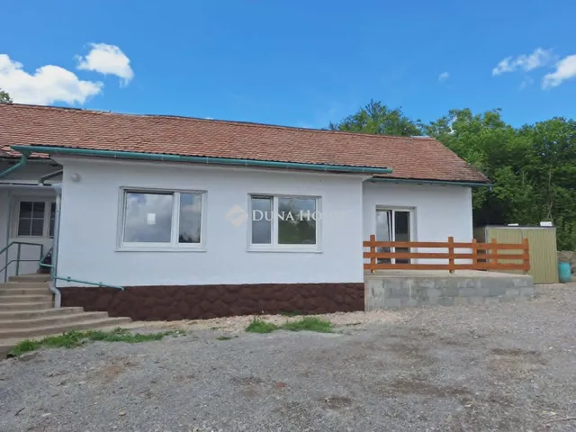 Kiadó kereskedelmi és ipari ingatlan Pécs 89 nm