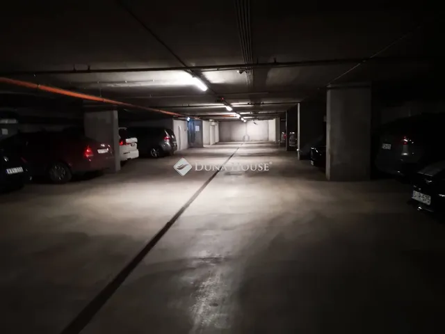 Kiadó garázs Pécs 12 nm