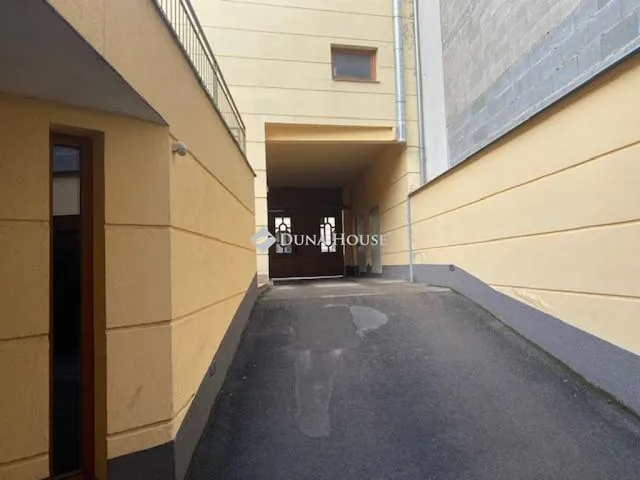 Eladó garázs Pécs 13 nm