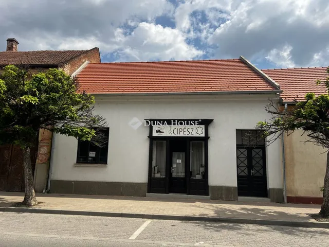 Eladó ház Siklós 140 nm