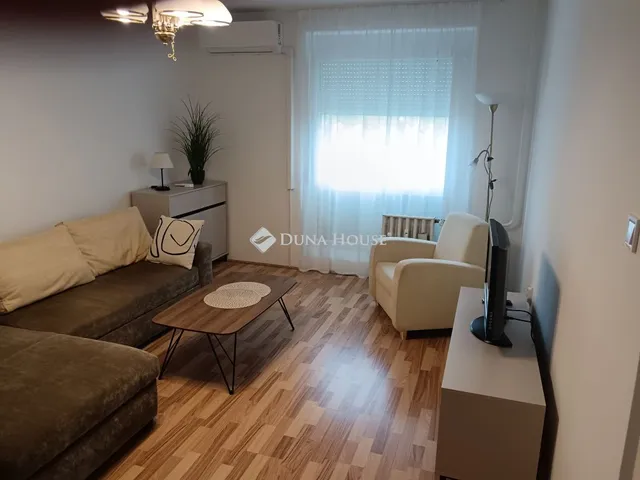 Kiadó lakás Pécs, Nagy Imre út 39 nm