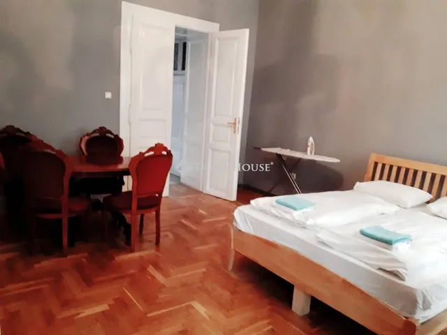 Eladó lakás Budapest VII. kerület, Klauzál tér 77 nm