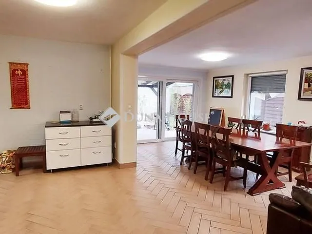 Eladó ház Budapest XVIII. kerület 220 nm
