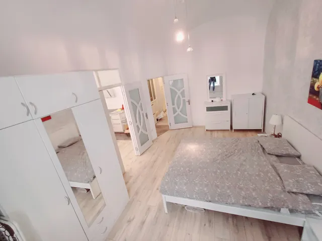 Eladó lakás Budapest VI. kerület 71 nm
