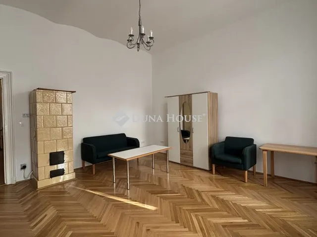 Kiadó lakás Budapest VIII. kerület, II. János Pál pápa tér 35 nm