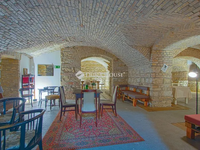 Kiadó kereskedelmi és ipari ingatlan Budapest VI. kerület 250 nm