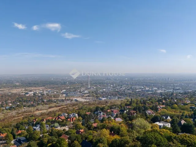 Eladó ház Budapest III. kerület, Erdőalja út 200 nm