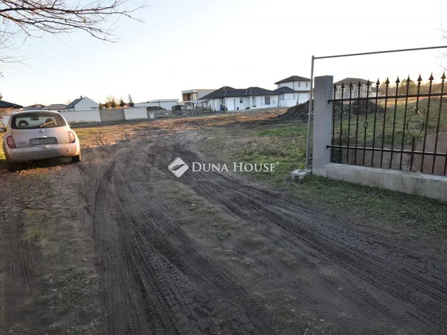 Eladó telek Kecskemét 720 nm