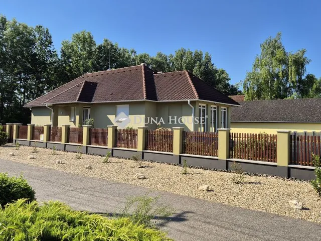 Eladó ház Kecskemét 260 nm