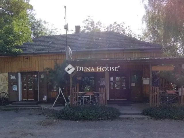 Eladó kereskedelmi és ipari ingatlan Lajosmizse 100 nm