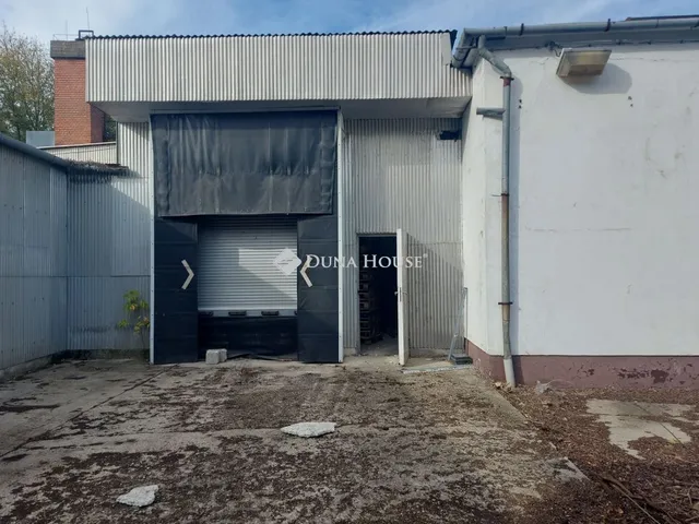 Eladó kereskedelmi és ipari ingatlan Izsák 1800 nm
