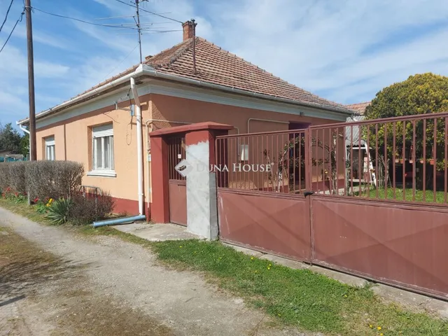 Eladó ház Izsák 77 nm