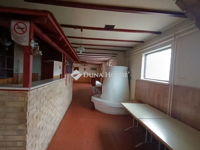 Eladó kereskedelmi és ipari ingatlan Kecskemét 400 nm