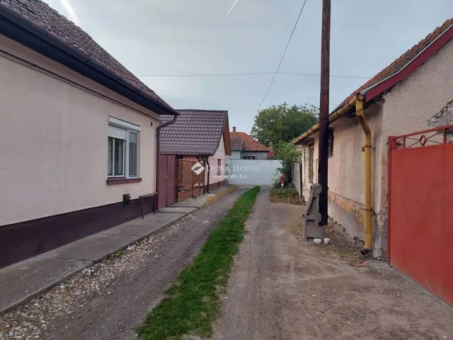 Eladó ház Izsák 75 nm