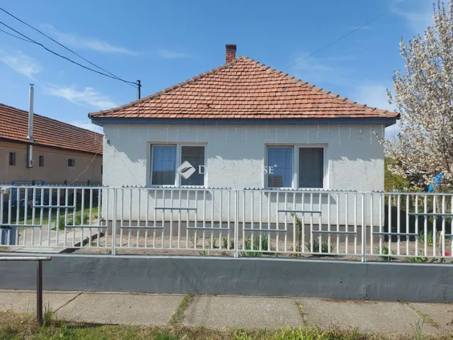 Eladó ház Izsák 65 nm