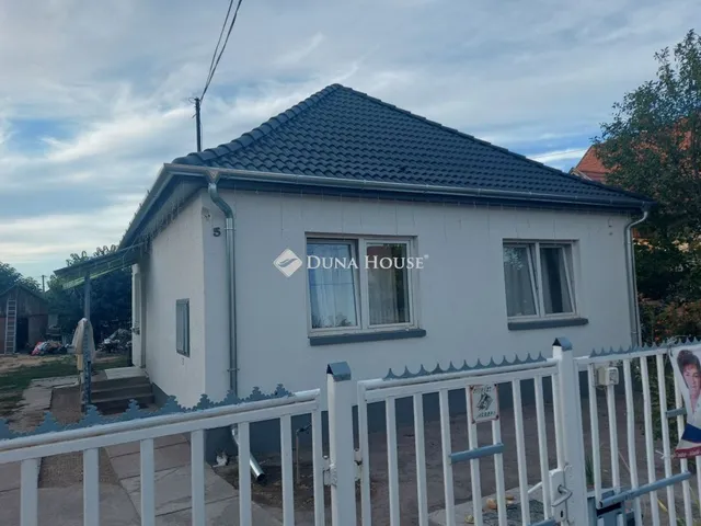 Eladó ház Izsák 65 nm