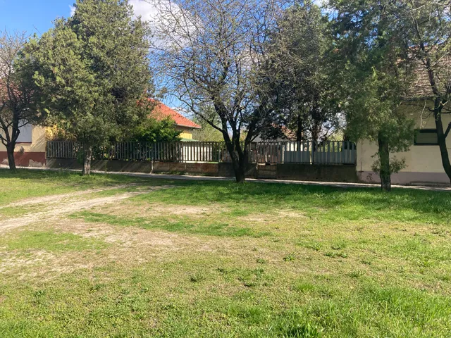 Eladó telek Kerekegyháza 1971 nm